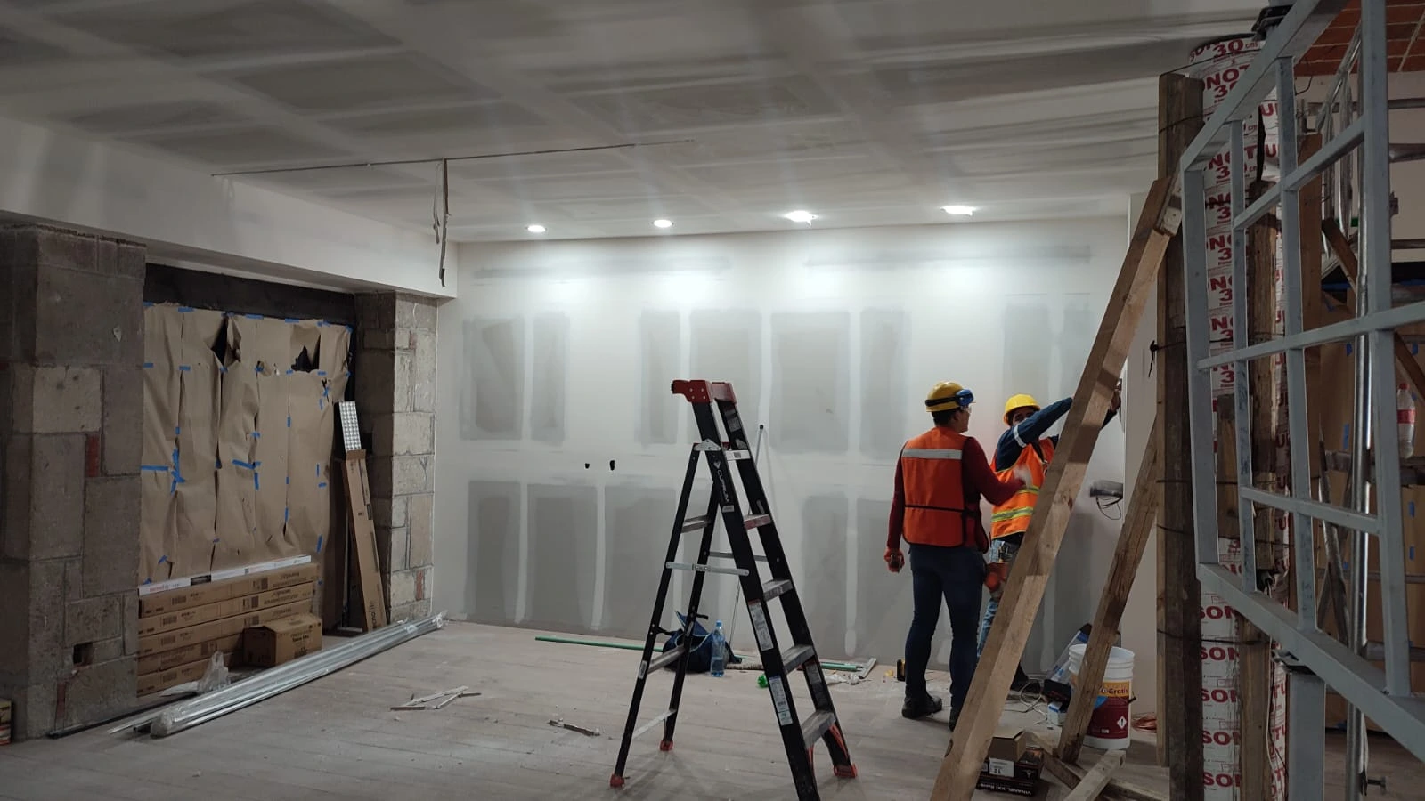 Equipo especializado en instalaciones